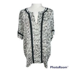 Turo by Vince Comuto Black and White V-Neck Blouse Sz L
